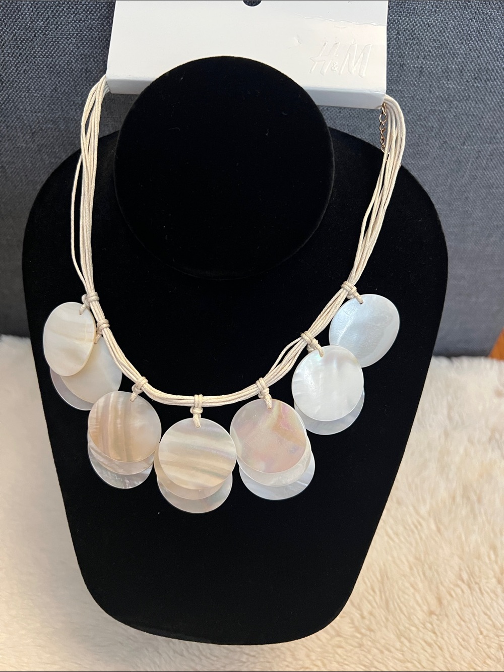 H&M White Mother-of-Pearl Disc Statement Necklace N003